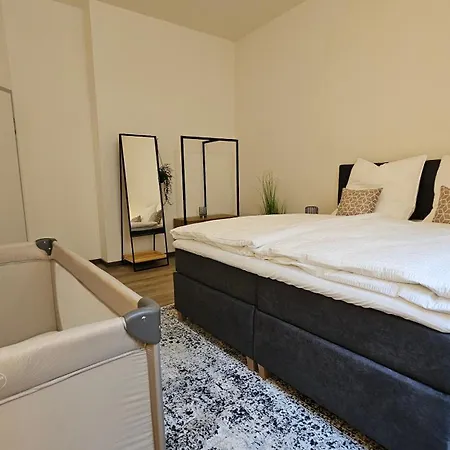 Yfb-170m2 Fuer Bis Zu 15, Modern, 1min Zu Ubahn, Ruhige Lage, Parkplaetze, Wifi, Netflix, Kindergerecht Norimberk