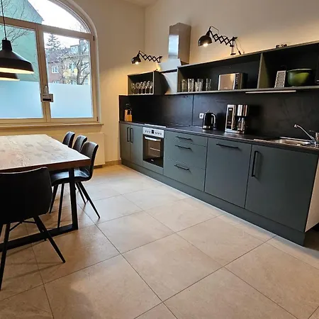 Apartmán Yfb-170m2 Fuer Bis Zu 15, Modern, 1min Zu Ubahn, Ruhige Lage, Parkplaetze, Wifi, Netflix, Kindergerecht *