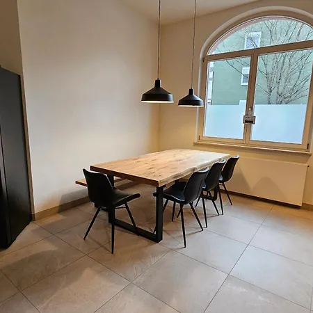 Yfb-170m2 Fuer Bis Zu 15, Modern, 1min Zu Ubahn, Ruhige Lage, Parkplaetze, Wifi, Netflix, Kindergerecht Nuremberg