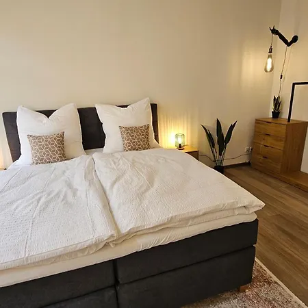 Yfb-170m2 Fuer Bis Zu 15, Modern, 1min Zu Ubahn, Ruhige Lage, Parkplaetze, Wifi, Netflix, Kindergerecht Apartment *