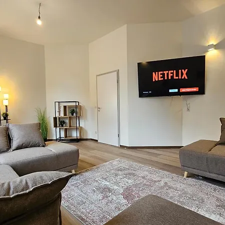 Yfb-170m2 Fuer Bis Zu 15, Modern, 1min Zu Ubahn, Ruhige Lage, Parkplaetze, Wifi, Netflix, Kindergerecht Apartment *