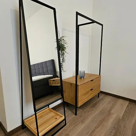 Apartment Yfb-170m2 Fuer Bis Zu 15, Modern, 1min Zu Ubahn, Ruhige Lage, Parkplaetze, Wifi, Netflix, Kindergerecht *