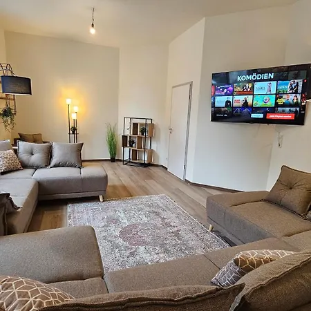 Yfb-170m2 Fuer Bis Zu 15, Modern, 1min Zu Ubahn, Ruhige Lage, Parkplaetze, Wifi, Netflix, Kindergerecht Apartment