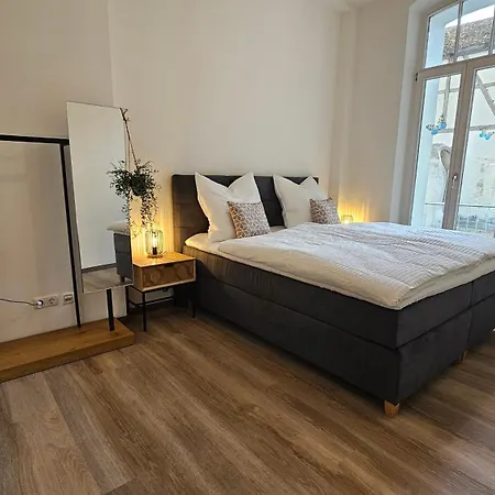 Apartment Yfb-170m2 Fuer Bis Zu 15, Modern, 1min Zu Ubahn, Ruhige Lage, Parkplaetze, Wifi, Netflix, Kindergerecht Nuremberg