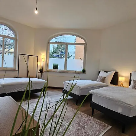 Yfb-170m2 Fuer Bis Zu 15, Modern, 1min Zu Ubahn, Ruhige Lage, Parkplaetze, Wifi, Netflix, Kindergerecht * Nuremberg