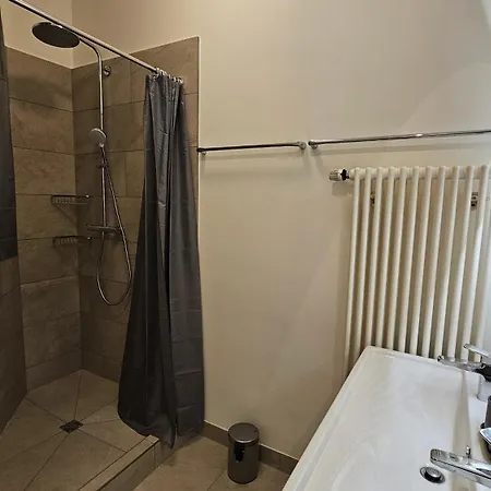 Apartment Yfb-170m2 Fuer Bis Zu 15, Modern, 1min Zu Ubahn, Ruhige Lage, Parkplaetze, Wifi, Netflix, Kindergerecht *