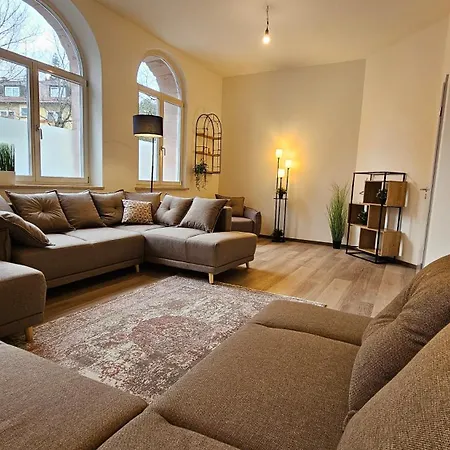 Apartment Yfb-170m2 Fuer Bis Zu 15, Modern, 1min Zu Ubahn, Ruhige Lage, Parkplaetze, Wifi, Netflix, Kindergerecht