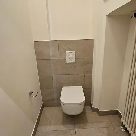 Apartment Yfb-170m2 Fuer Bis Zu 15, Modern, 1min Zu Ubahn, Ruhige Lage, Parkplaetze, Wifi, Netflix, Kindergerecht Nuremberg
