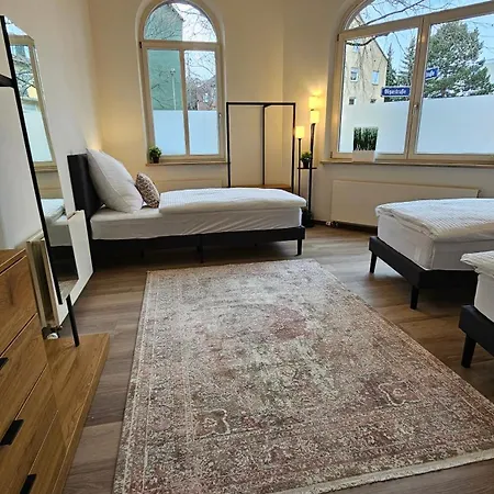 Yfb-170m2 Fuer Bis Zu 15, Modern, 1min Zu Ubahn, Ruhige Lage, Parkplaetze, Wifi, Netflix, Kindergerecht * Nuremberg