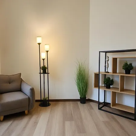 Yfb-170m2 Fuer Bis Zu 15, Modern, 1min Zu Ubahn, Ruhige Lage, Parkplaetze, Wifi, Netflix, Kindergerecht *