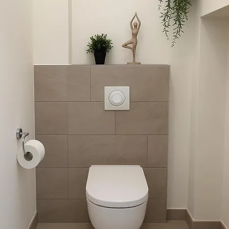 Apartamento Yfb-170m2 Fuer Bis Zu 15, Modern, 1min Zu Ubahn, Ruhige Lage, Parkplaetze, Wifi, Netflix, Kindergerecht Nuremberga