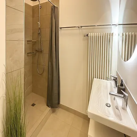 Yfb-170m2 Fuer Bis Zu 15, Modern, 1min Zu Ubahn, Ruhige Lage, Parkplaetze, Wifi, Netflix, Kindergerecht Apartamento *