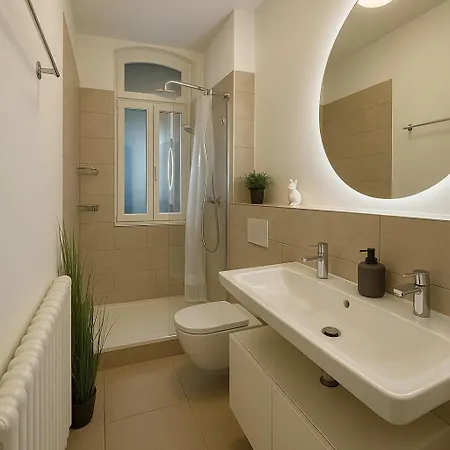 Yfb-170m2 Fuer Bis Zu 15, Modern, 1min Zu Ubahn, Ruhige Lage, Parkplaetze, Wifi, Netflix, Kindergerecht * Nuremberga