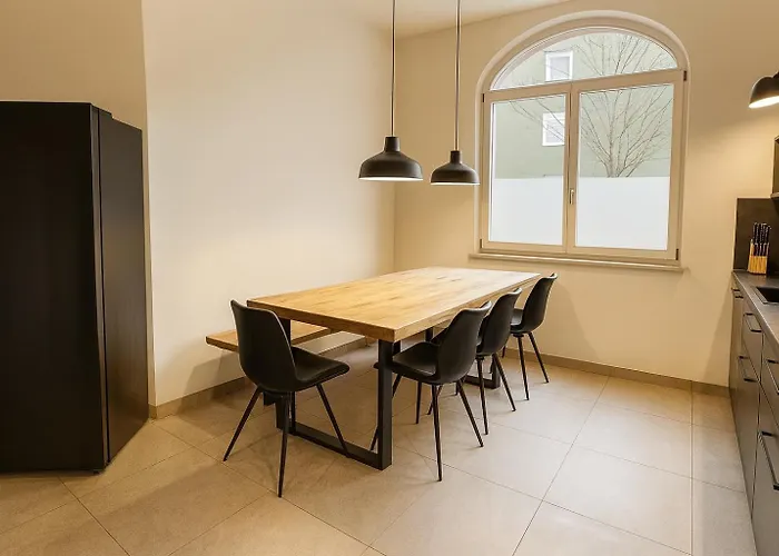 アパート Yfb-170m2 Fuer Bis Zu 15, Modern, 1min Zu Ubahn, Ruhige Lage, Parkplaetze, Wifi, Netflix, Kindergerecht *